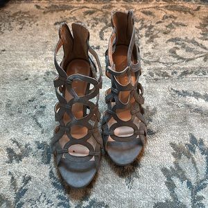 Kelly & Katie gray heels size 7.5